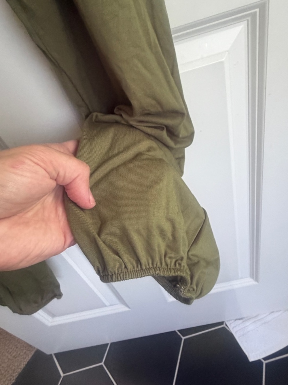 NEW size L Lulu's Olive Green Relaxed Jogger Pants. Rayon modal blend. Soft. - Picture 5 of 11